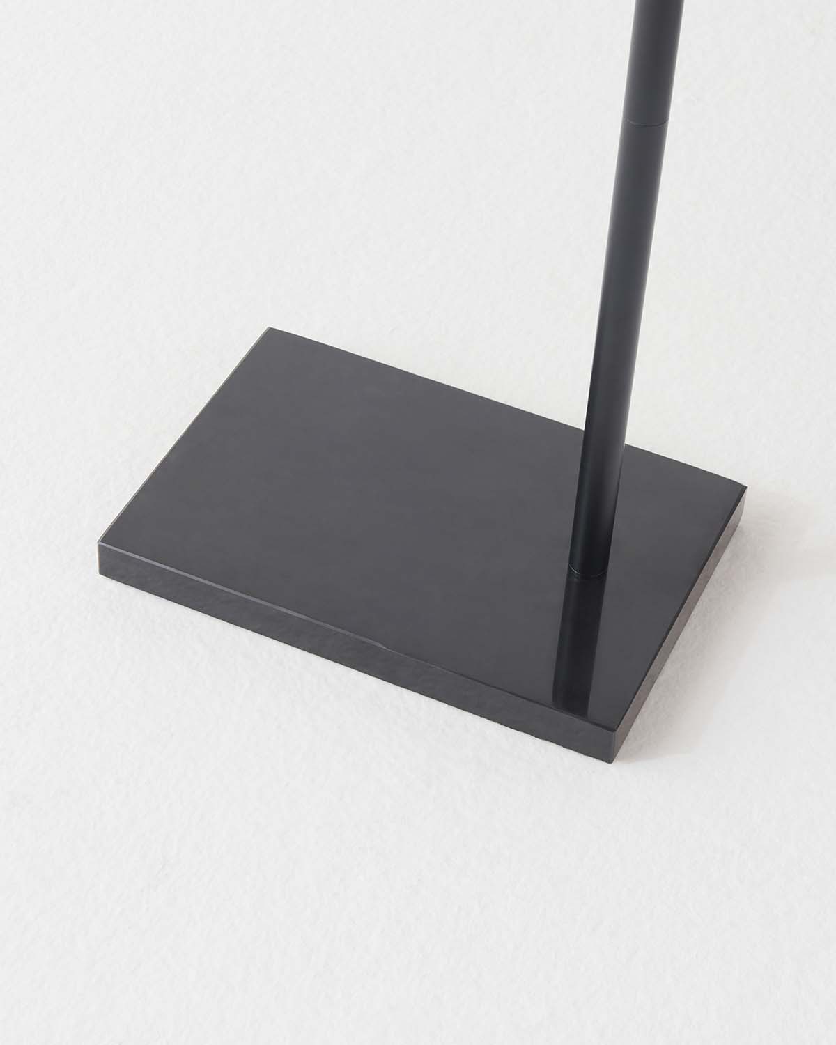 06_Leo_Black.jpg