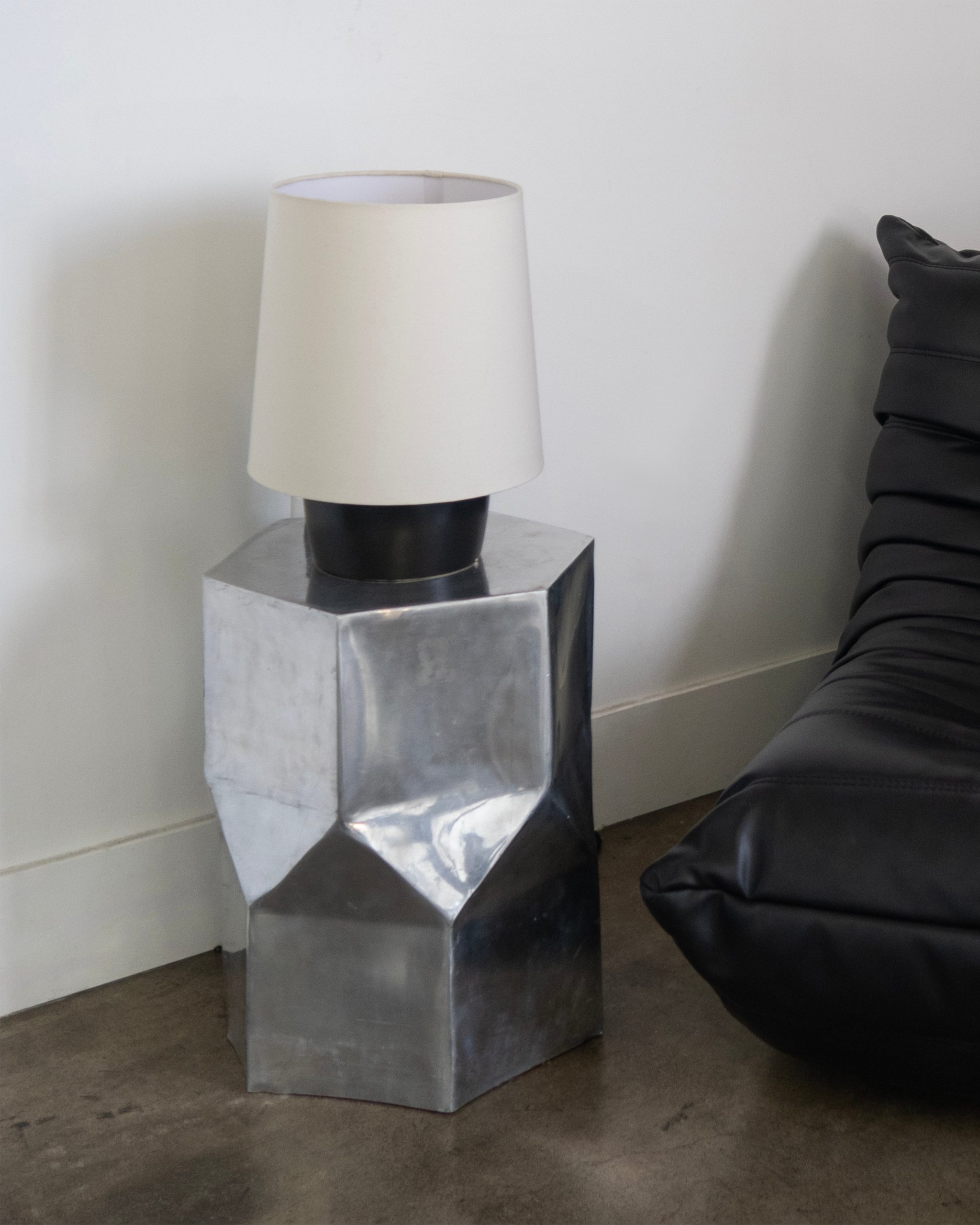 Brightech_DanTableLamp_Ceramic_Black3.jpg